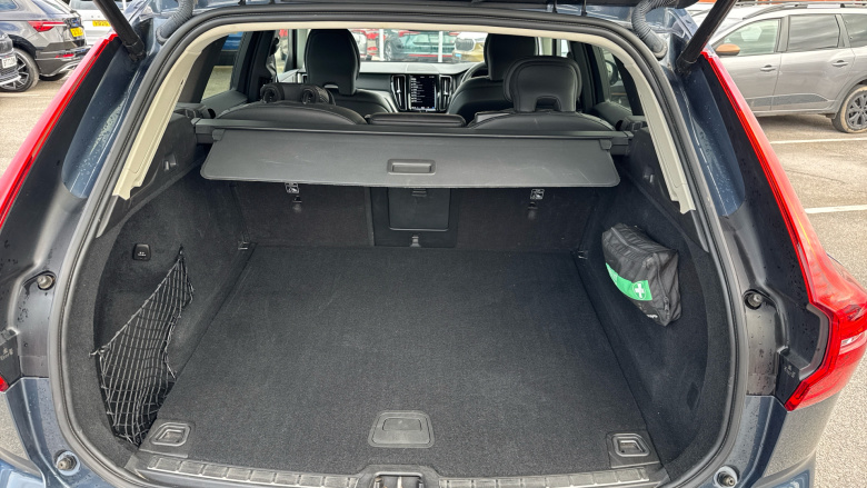 Volvo Xc60 2.0 B4P Plus Dark 5dr Geartronic Petrol Estate